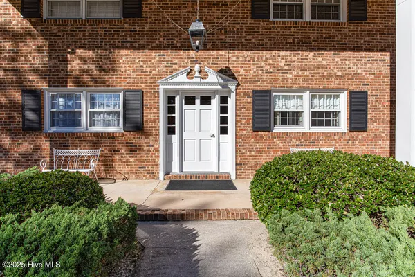 Property Slideshow image 2 of 25 | 353 driftwood cir, Southern Pines, NC, 28387