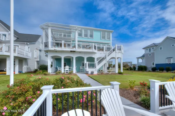 Property Slideshow image 3 of 109 | 4427 midshipman ct, Southport, NC, 28461