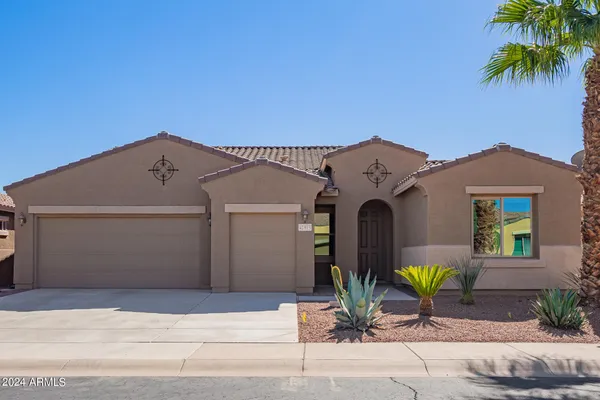 Property Slideshow image 2 of 49 | 42915 w kingfisher dr, Maricopa, AZ, 85138