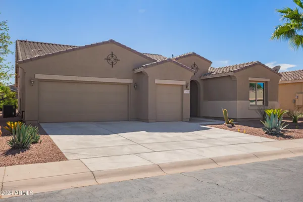 Property Slideshow image 3 of 49 | 42915 w kingfisher dr, Maricopa, AZ, 85138
