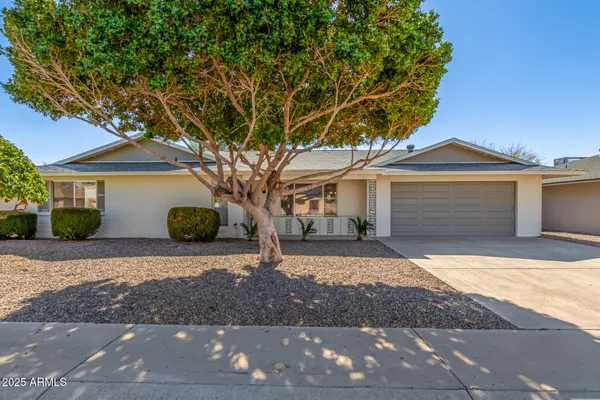 Property Slideshow image 2 of 29 | 9827 w lindgren ave, Sun City, AZ, 85373