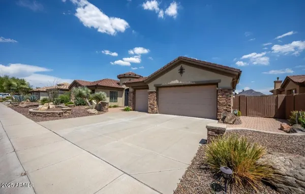 Property Slideshow image 3 of 28 | 41607 n club pointe dr, Phoenix, AZ, 85086