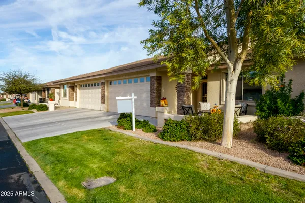 Property Slideshow image 3 of 21 | 2662 s springwood blvd unit 341, Mesa, AZ, 85209