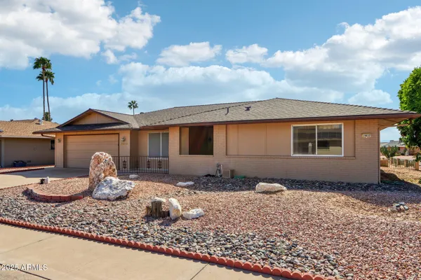 Property Slideshow image 2 of 58 | 19832 n cherry tree ln, Sun City, AZ, 85373