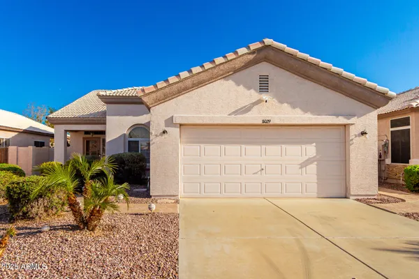Property Slideshow image 3 of 36 | 11029 w oraibi dr, Peoria, AZ, 85373