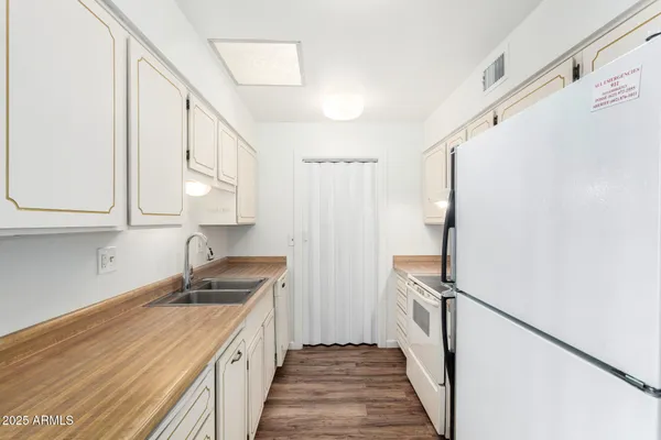 Property Slideshow image 3 of 24 | 10815 w santa fe dr, Sun City, AZ, 85351