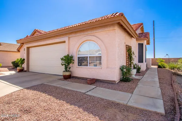 Property Slideshow image 3 of 25 | 1543 e gleneagle dr, Chandler, AZ, 85249