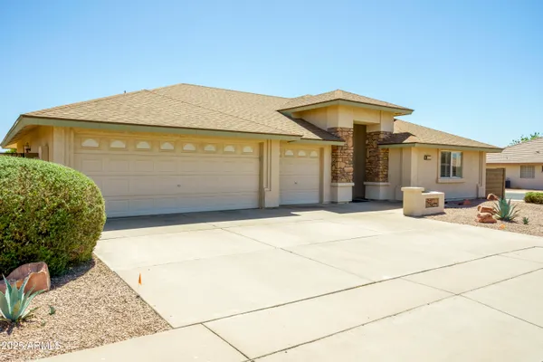 Property Slideshow image 2 of 19 | 11447 e mendoza ave, Mesa, AZ, 85209