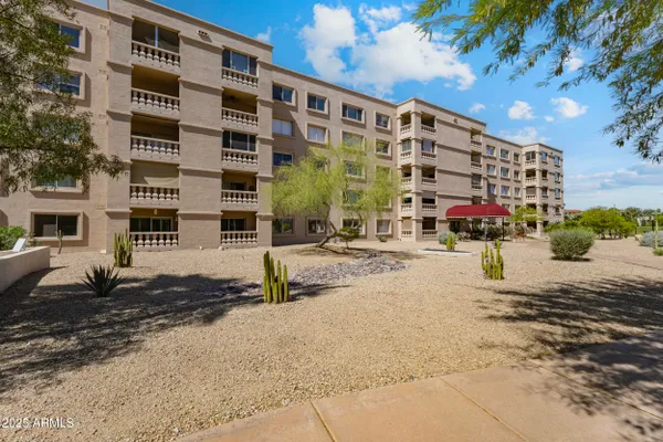 Property Slideshow image 3 of 34 | 7840 e camelback rd unit 110, Scottsdale, AZ, 85251