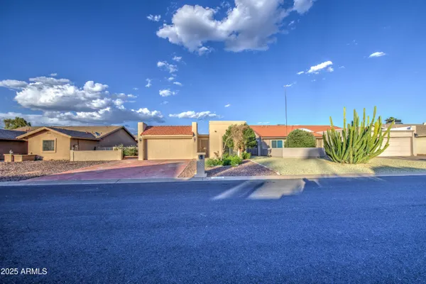 Property Slideshow image 2 of 29 | 26405 s snead dr, Sun Lakes, AZ, 85248