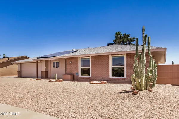 Property Slideshow image 2 of 37 | 10330 w cameo dr, Sun City, AZ, 85351