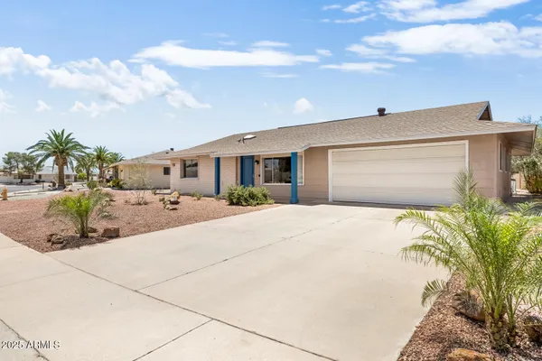 Property Slideshow image 3 of 33 | 12418 n vista grande ct, Sun City, AZ, 85351