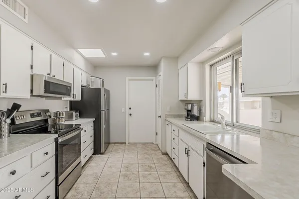 Property Slideshow image 3 of 21 | 9814 w long hills dr, Sun City, AZ, 85351