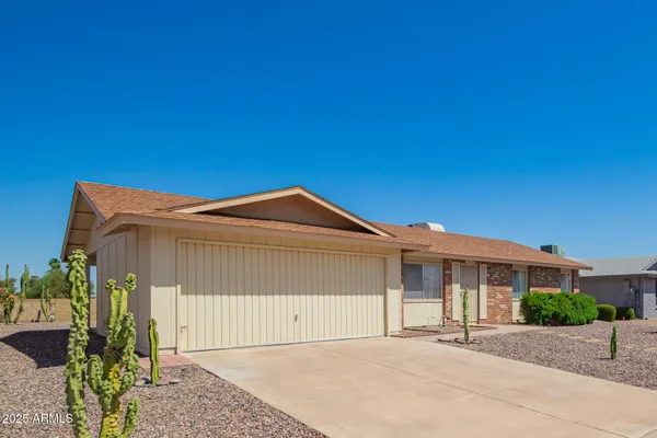 Property Slideshow image 3 of 29 | 11627 s iroquois dr, Phoenix, AZ, 85044