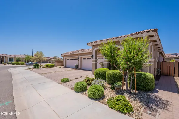 Property Slideshow image 3 of 46 | 17219 w la luz rd, Surprise, AZ, 85387