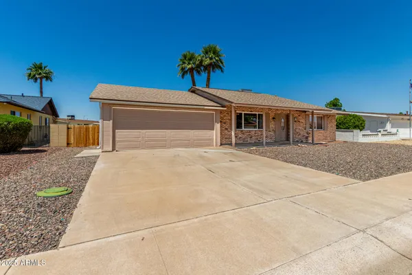 Property Slideshow image 2 of 28 | 10216 n 110th ave, Sun City, AZ, 85351