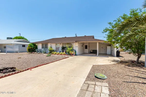 Property Slideshow image 2 of 24 | 10929 w cherry hills dr, Sun City, AZ, 85351