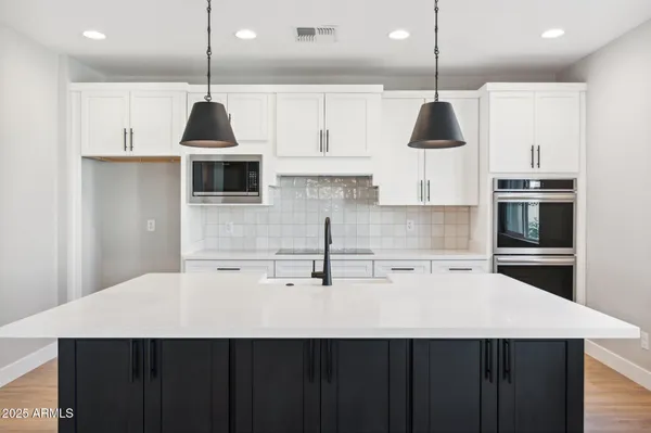 Property Slideshow image 2 of 14 | 2249 n shannon way, Mesa, AZ, 85215