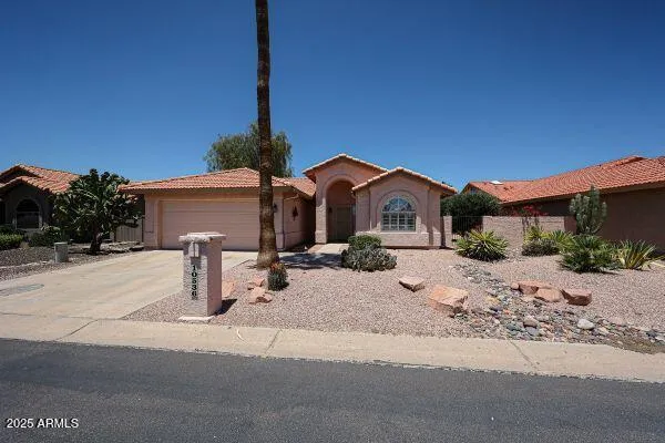 Property Slideshow image 2 of 33 | 10536 e coopers hawk dr, Sun Lakes, AZ, 85248