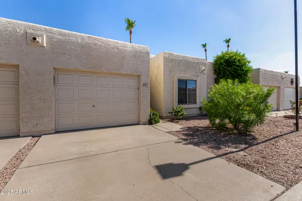 Property Slideshow image 2 of 42 | 7811 e park view dr, Mesa, AZ, 85208