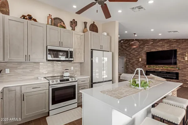 Property Slideshow image 2 of 19 | 10672 w ross ave, Peoria, AZ, 85382
