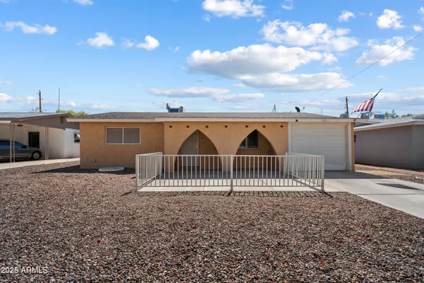 Property Slideshow image 2 of 30 | 1511 s grand dr, Apache Junction, AZ, 85120