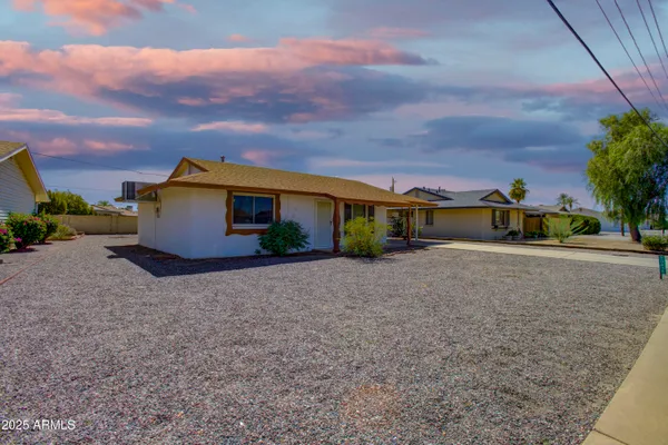 Property Slideshow image 2 of 30 | 10635 n 103rd ave, Sun City, AZ, 85351
