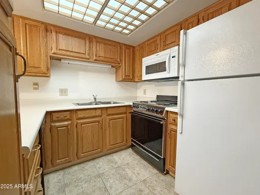 Property Slideshow image 2 of 21 | 10330 w thunderbird blvd c128, Sun City, AZ, 85351