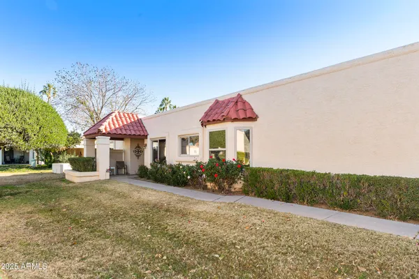 Property Slideshow image 2 of 37 | 649 s arrowwood way, Mesa, AZ, 85208