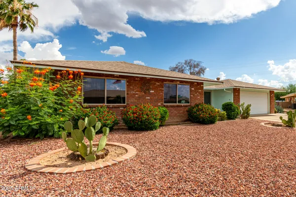 Property Slideshow image 3 of 27 | 11049 w crestbrook dr, Sun City, AZ, 85351