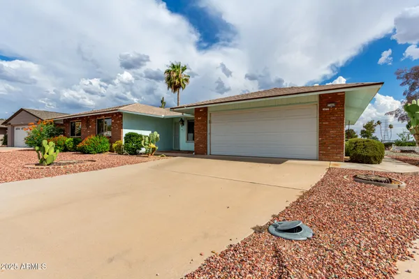 Property Slideshow image 2 of 27 | 11049 w crestbrook dr, Sun City, AZ, 85351