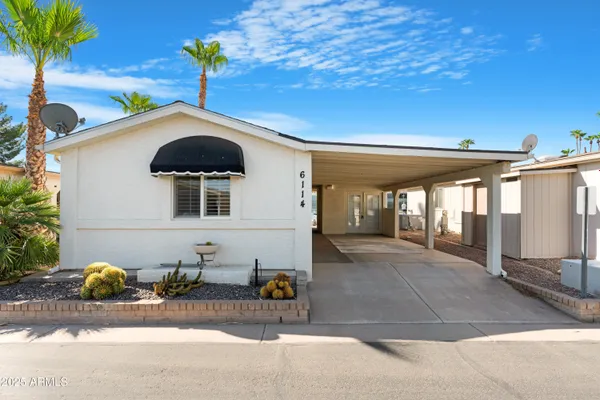 Property Slideshow image 2 of 55 | 6114 s sawgrass dr, Chandler, AZ, 85249