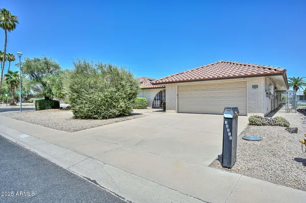 Property Slideshow image 3 of 47 | 13215 n lakeforest dr, Sun City, AZ, 85351