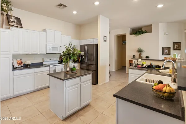 Property Slideshow image 3 of 51 | 8314 w escuda dr, Peoria, AZ, 85382