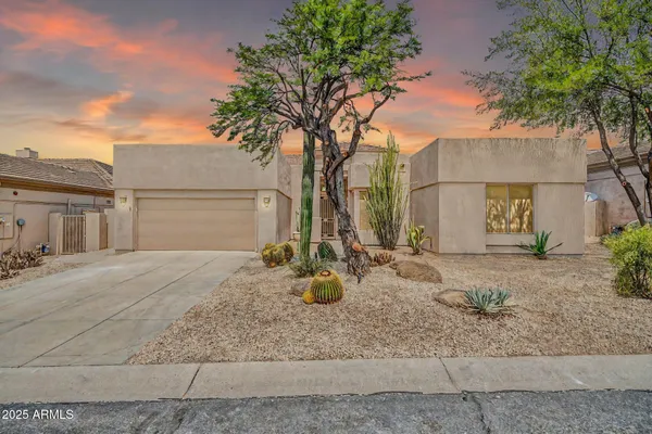 Property Slideshow image 2 of 17 | 7052 e eagle feather rd, Scottsdale, AZ, 85266