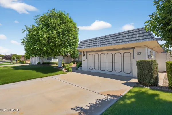 Property Slideshow image 3 of 39 | 10533 w hutton dr, Sun City, AZ, 85351