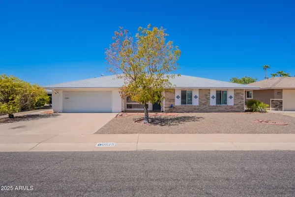 Property Slideshow image 3 of 55 | 9525 w cedar hill cir, Sun City, AZ, 85351