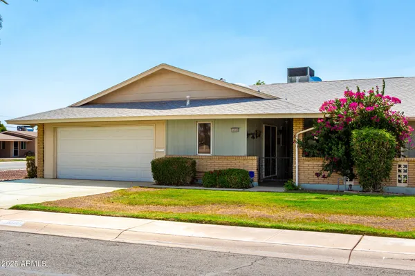 Property Slideshow image 3 of 28 | 10202 n 105th dr, Sun City, AZ, 85351