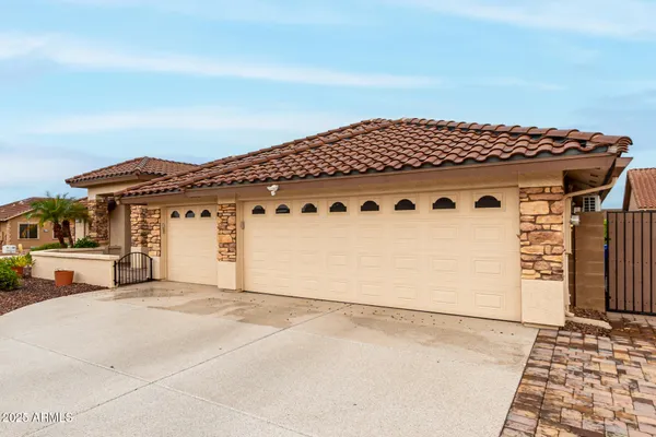 Property Slideshow image 3 of 33 | 2840 s alderwood cir, Mesa, AZ, 85212