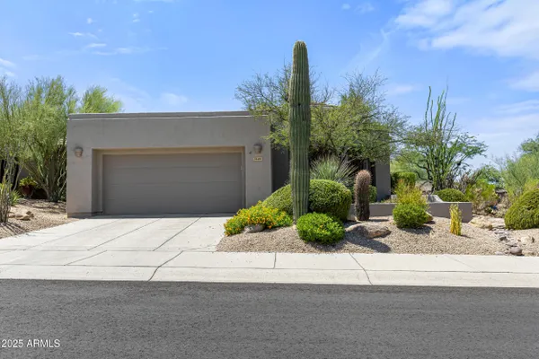 Property Slideshow image 3 of 37 | 34476 n 68th way, Scottsdale, AZ, 85266