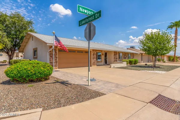 Property Slideshow image 2 of 37 | 9732 w newport dr, Sun City, AZ, 85351