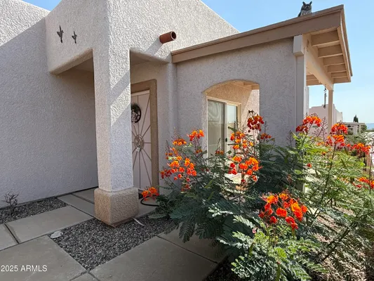 Property Slideshow image 2 of 19 | 573 s meadowood ln, Sierra Vista, AZ, 85635