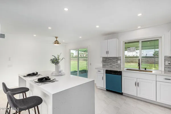 Property Slideshow image 2 of 38 | 15401 n cameo dr, Sun City, AZ, 85351