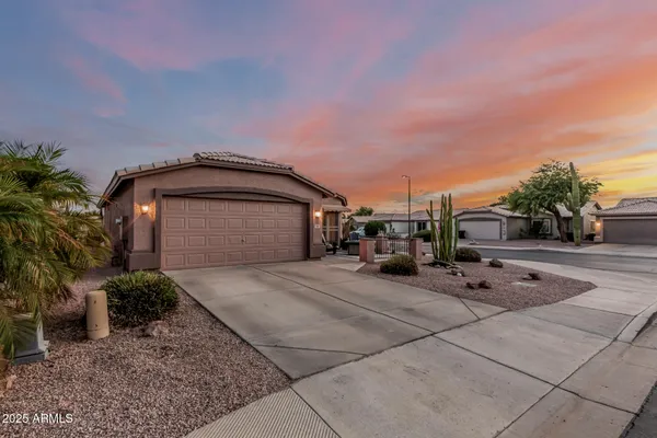 Property Slideshow image 3 of 54 | 1361 e torrey pines ln, Chandler, AZ, 85249