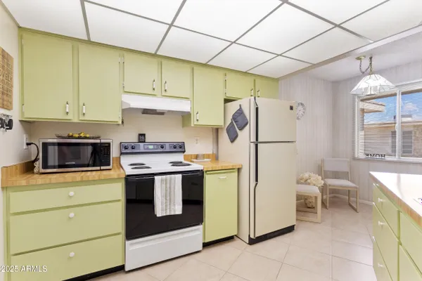 Property Slideshow image 3 of 27 | 10140 w campana dr, Sun City, AZ, 85351