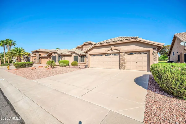 Property Slideshow image 2 of 34 | 8962 w wescott dr, Peoria, AZ, 85382