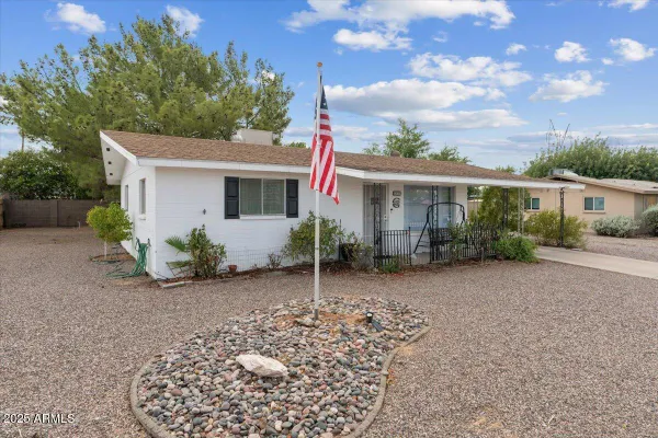 Property Slideshow image 2 of 43 | 639 n 57th pl, Mesa, AZ, 85205