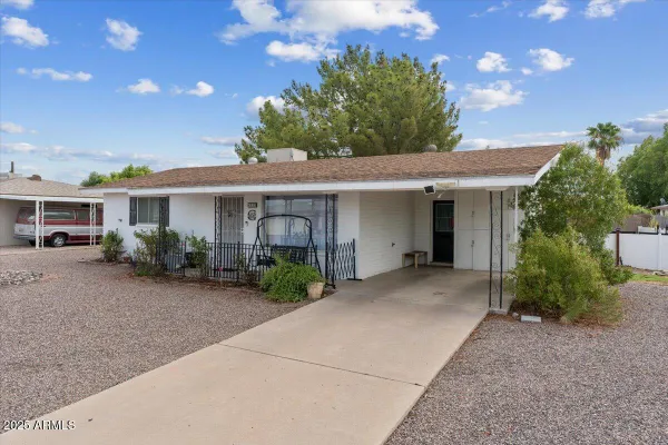 Property Slideshow image 3 of 43 | 639 n 57th pl, Mesa, AZ, 85205