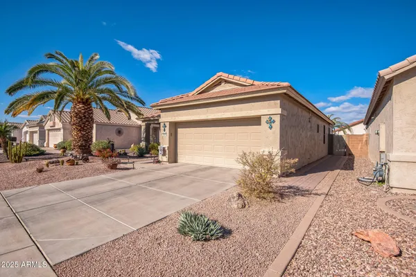 Property Slideshow image 3 of 30 | 18064 w buena vista dr, Surprise, AZ, 85374