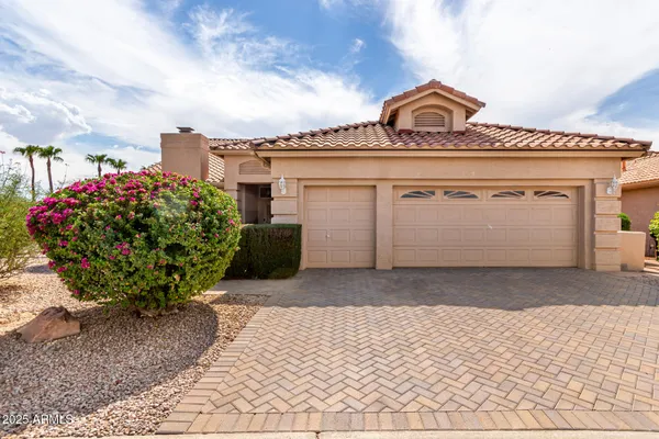 Property Slideshow image 2 of 42 | 9009 e cedar waxwing dr, Sun Lakes, AZ, 85248